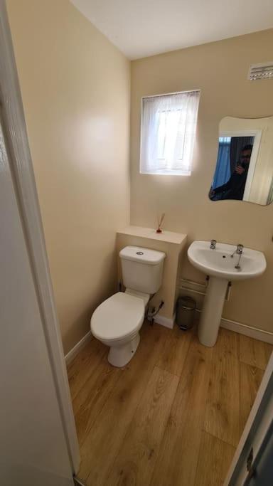 L&L'S Lodge, A Small But Perfectly Formed Chalet チャペル・セント・レオナルズ エクステリア 写真
